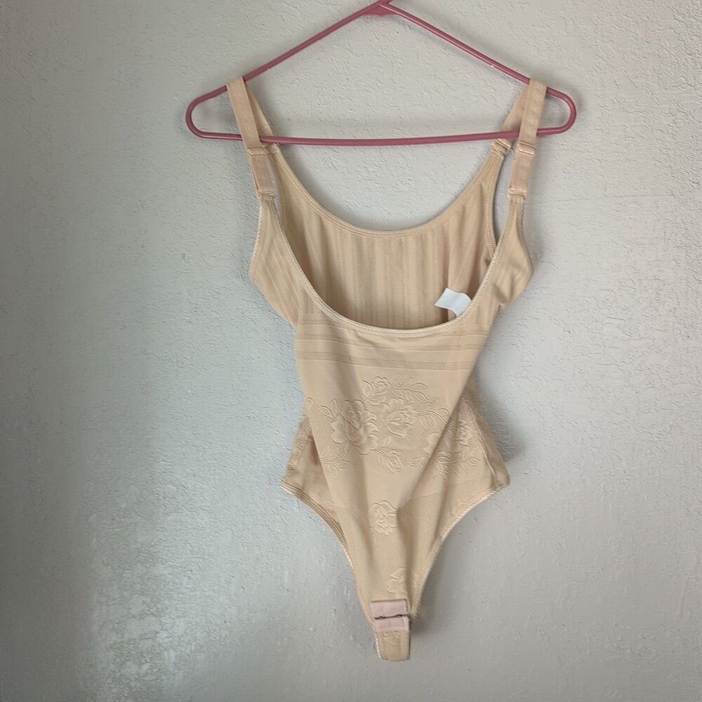 Werena Women's M Thong Shapewear Beige Cream Floral Body Suit Waist Control Lift